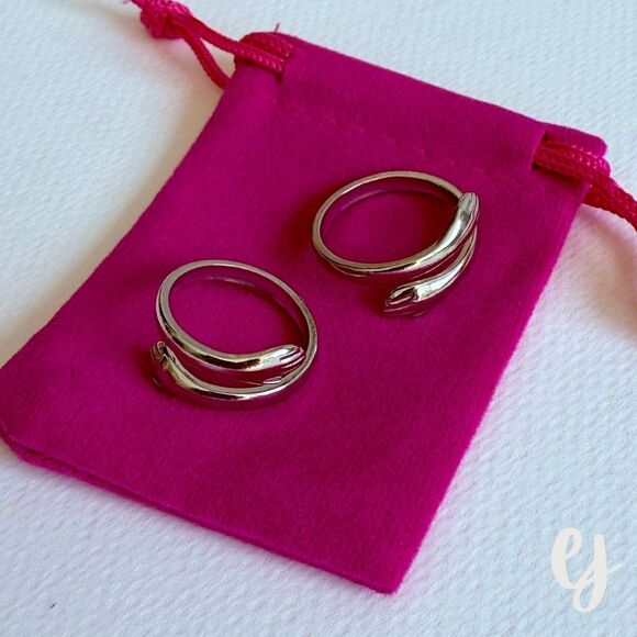 2 Matching Hugging Hands Adjustable His & Hers Ring Love Hug Rings Pair Set NEW - Picture 1 of 10